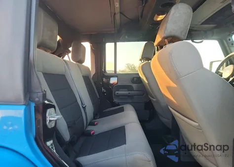 2010 Jeep Wrangler Unlimited Sahara из США, поврежденный, VIN 1J4BA5H14AL131040